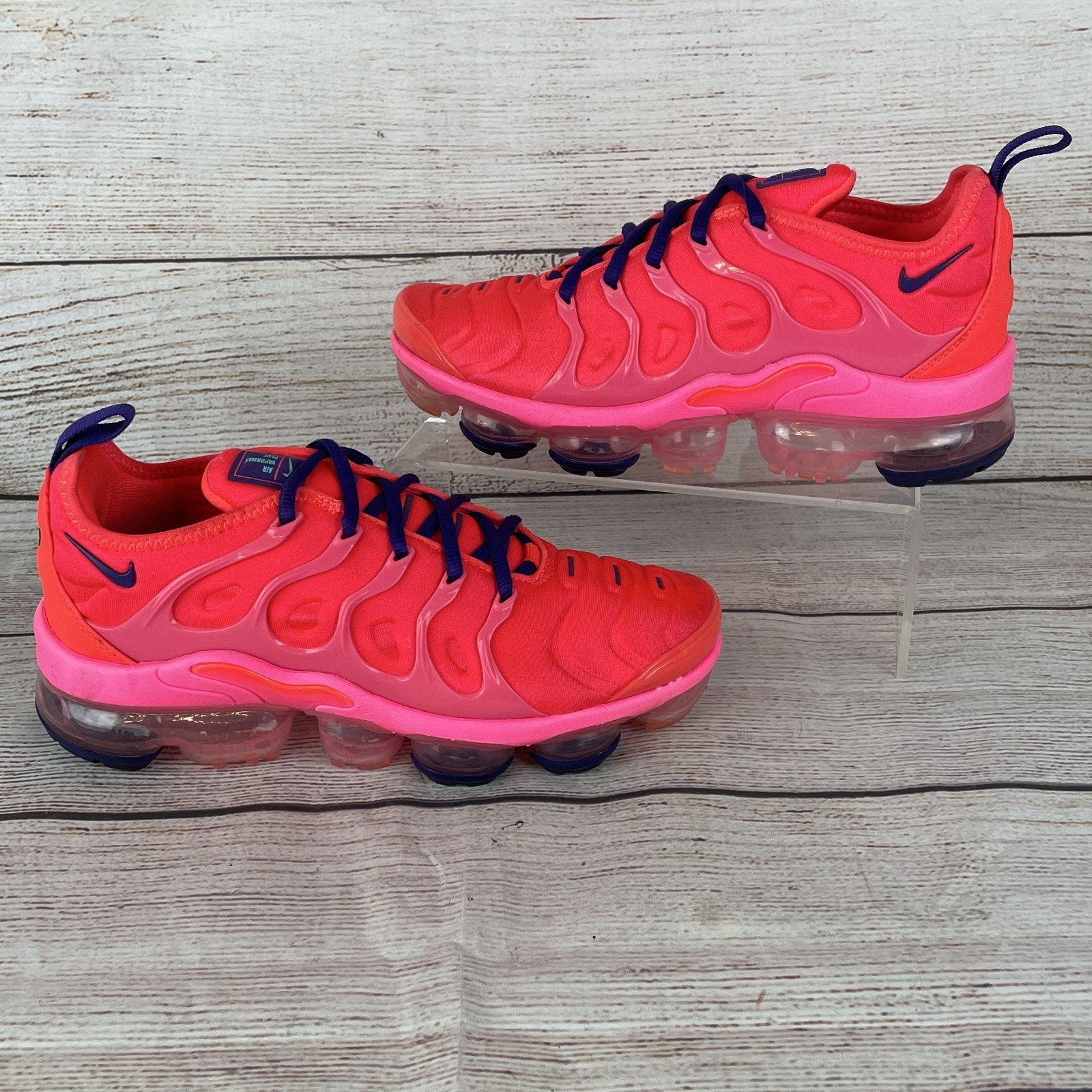 Nike Air Vapormax Plus Womens Sz 6.5 Sneakers Bright Crimson Pink Blast